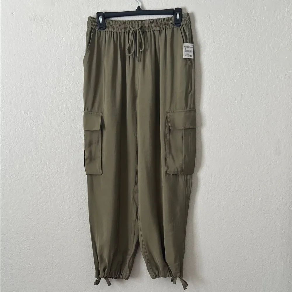 NWT Nordstrom Flowy Cargo Pants in Olive in Size XS